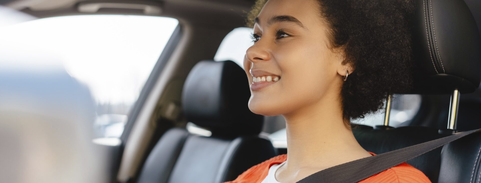 Smiling woman driving car. Cheerful young happy African American female driving car with safety SSUCv3H4sIAAAAAAAACpySz26DMAzG75P2DijnItFktLBXqXYwSYCoaVIlodNU9d2XP4C86274Z/uzv5jn+1tVkQG84uSzeqYoxkrrxQcHQVkTcXNYuZNGSIfJw7FTgwEoHEmhgnUKNIYDBD4buMkIzaJ1wq+cJD5AWLz0aZcVcQhyihoF7hJl4UuJqy2Rk7Ejpgg5IOaXIbMNFfF/dZaPr93wJA3/yQsjI05qCcXIpZSS63eQ7oatwSKURa4eloNOBQwpgbqDgz99d6e4MhMiNsz5LpsSt4sJLm21myHa2jsMOr36GMfIjc/gfSwXG0ezefwL7A3NMTZkT6sqEfE4KTwy1nYtbVrW9rRl/YmtBeWgs4o6eZ1NKMb8qgR2pdIGhB+FpF3b1MczHeoPGLu6ayjU576nJ9rzcaQ03uL1CwAA//8DAPdTwXG5AgAA